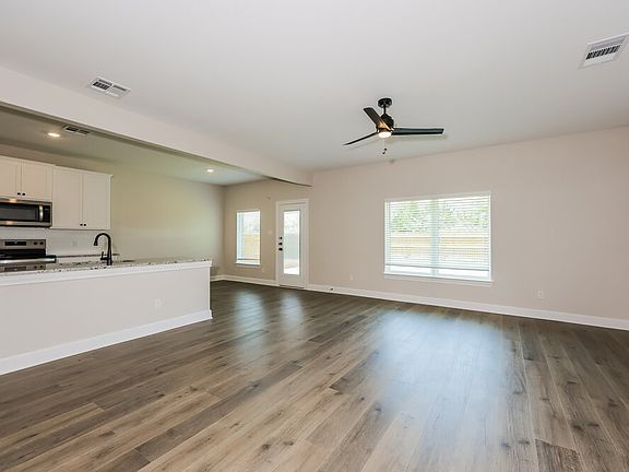5th image of 309 Magnolia Blvd