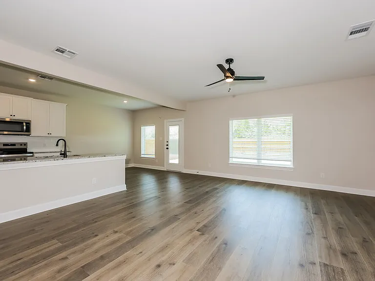 309 Magnolia Blvd — Photo 5