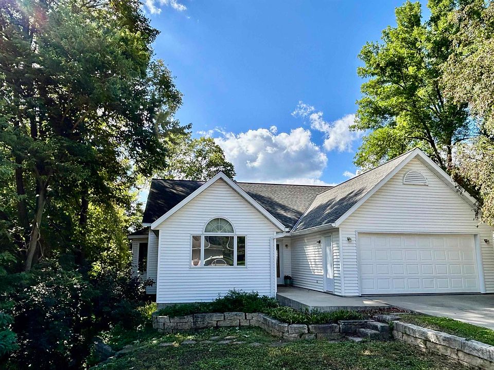 1st image of 903 Ridge Rd
