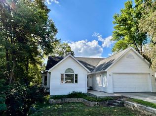 903 Ridge Rd, Decorah, IA 52101