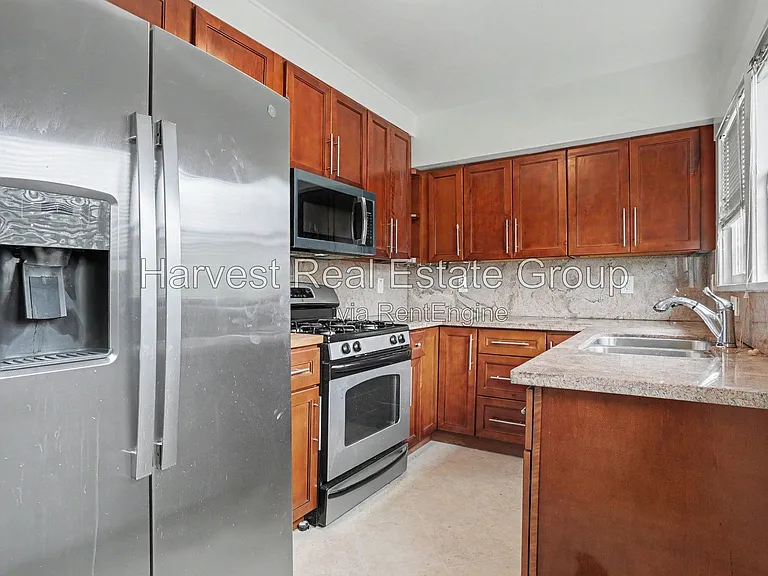 2156 Clinton Ave #D — Photo 8
