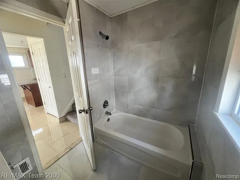 6895 Grandville Ave — Photo 19