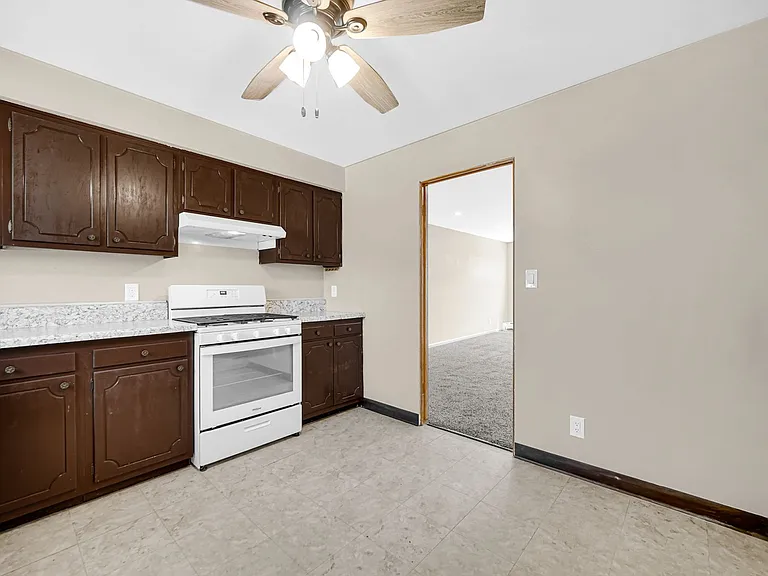 1307 Calumet Ave — Photo 15