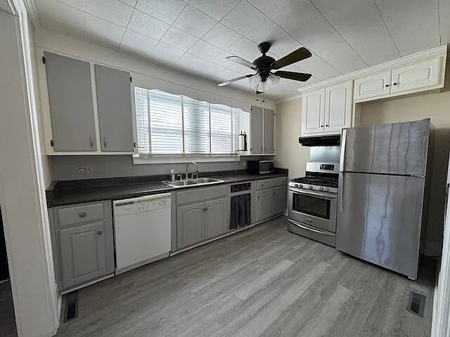 816 York St NE — Photo 19