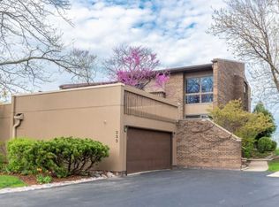 333 S Dominion Dr, Wood Dale, IL 60191