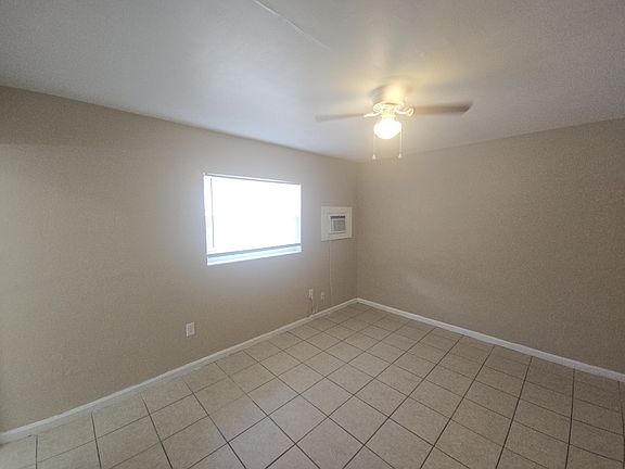 5th image of 953 6th St SE APT 2