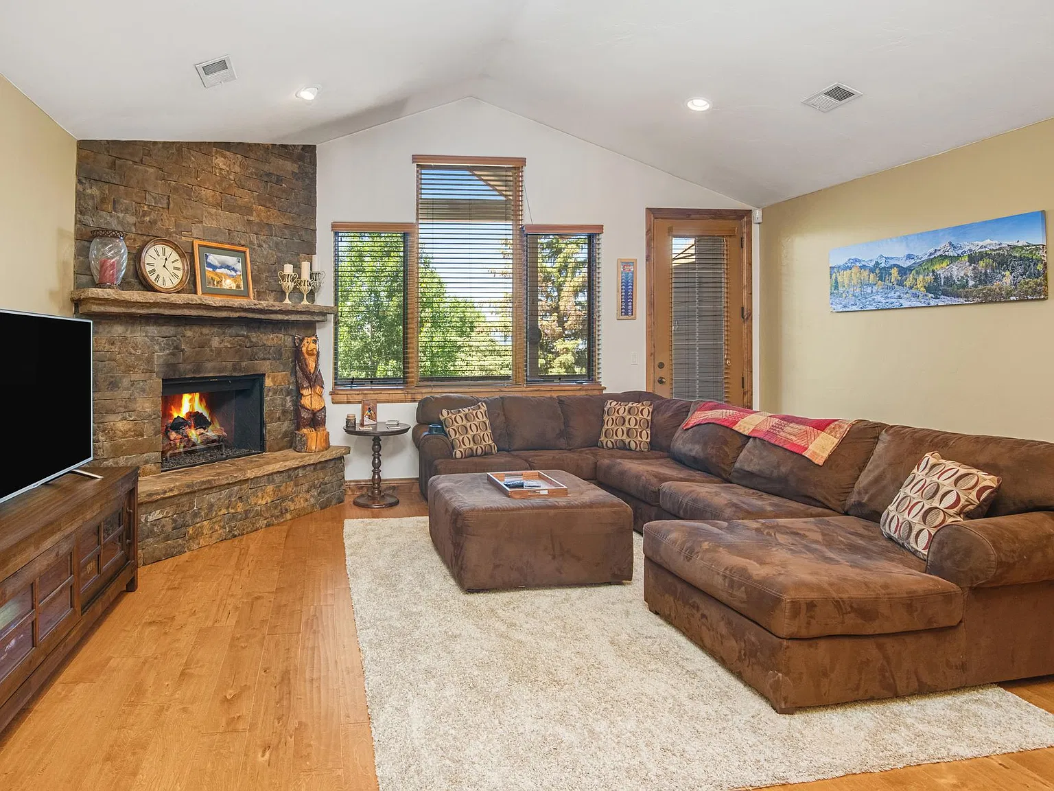 3 bed, 3.5 bath, 2165 sqft, $5,700 — Photo 4