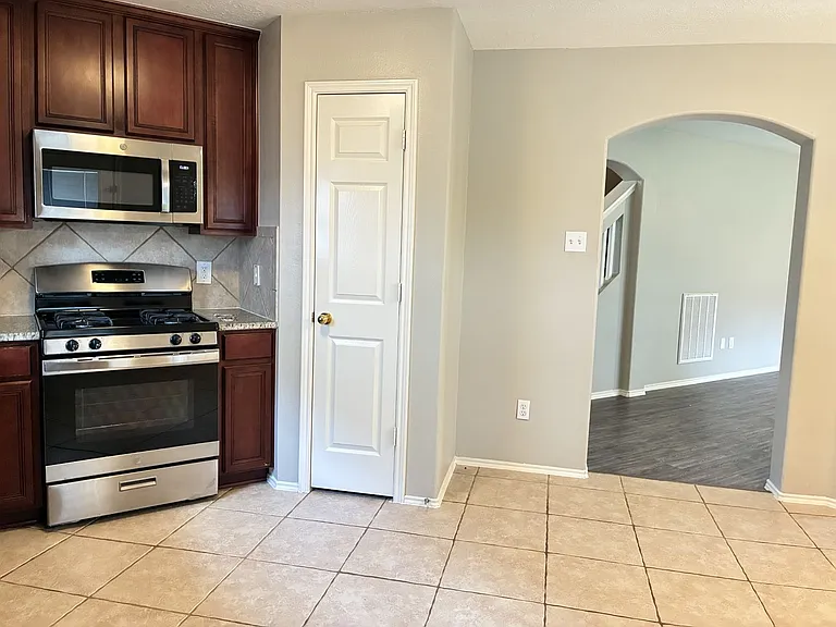 12402 Ravens Chase Ln — Photo 13