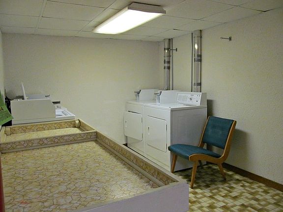 5th image of 109 W 10th St