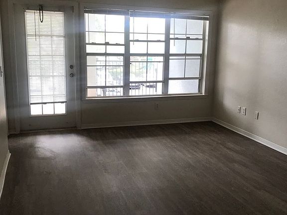 4th image of 3621 Conroy Rd