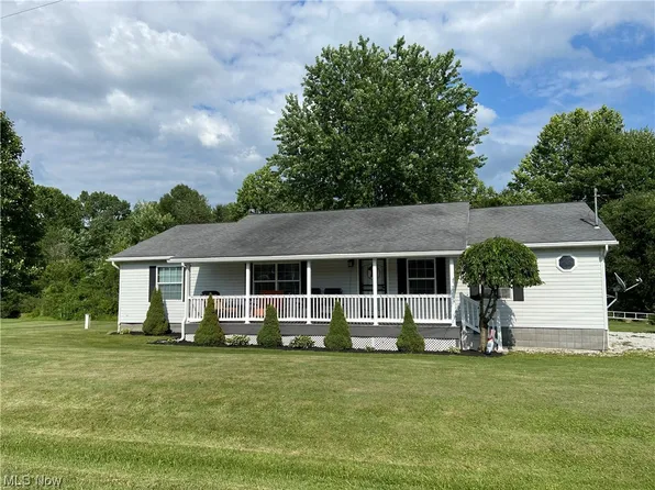 925 N College St, Newcomerstown, OH 43832