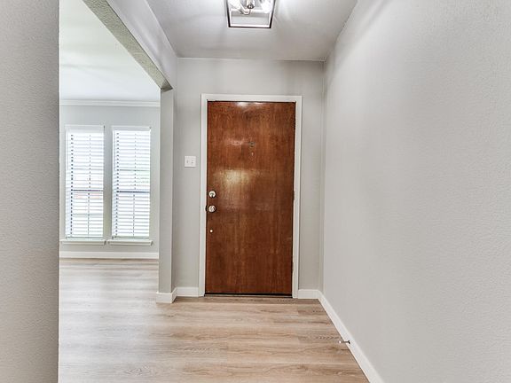 4th image of 2616 Carmel Dr