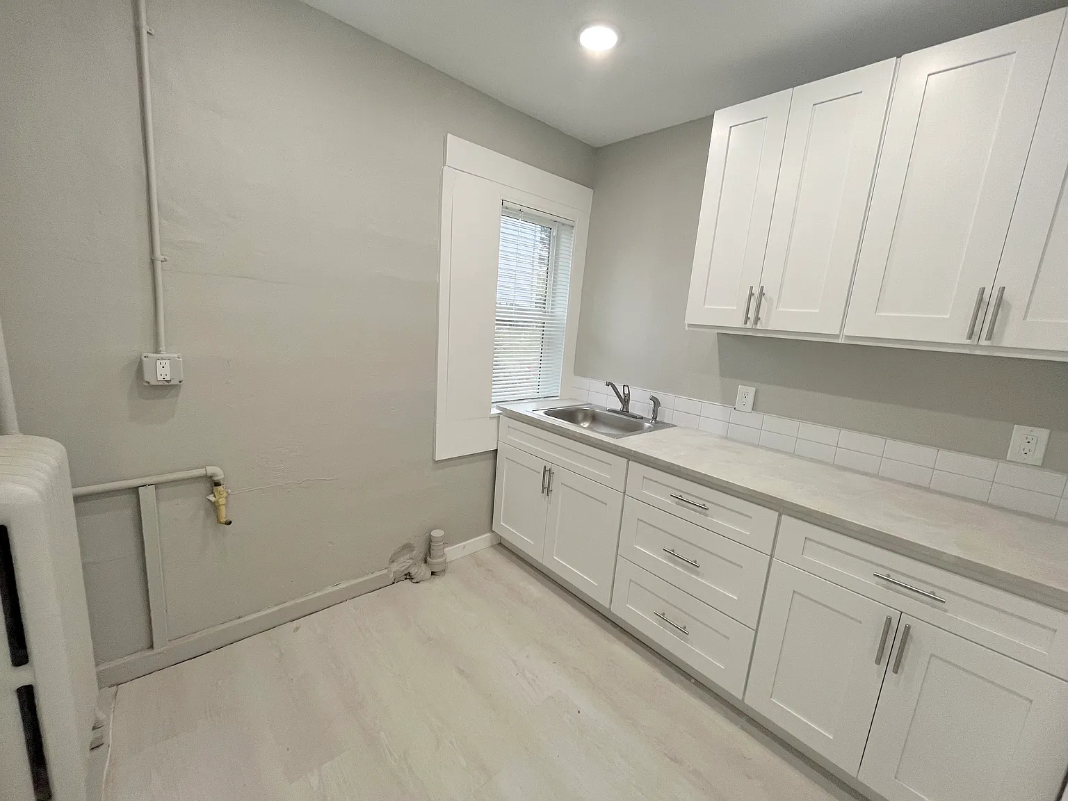 Studio, 240 sqft, $1,008 — Photo 3