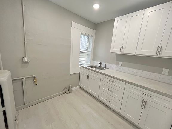 3rd image of 4110 Whitman Ave N #14