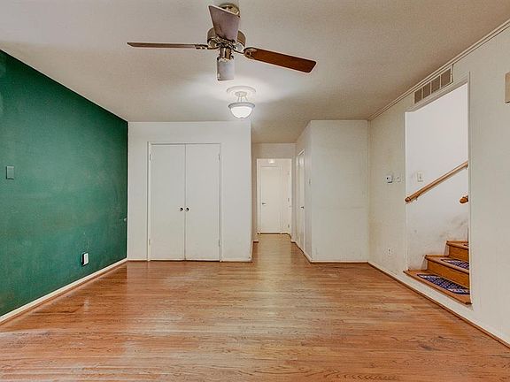 3rd image of 9805 Queenswood Ln