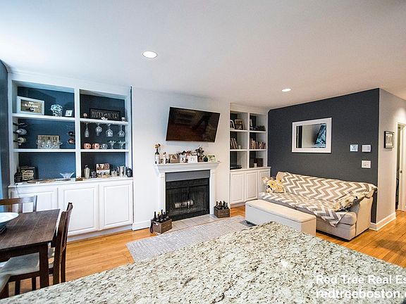 2nd image of 222 W 7th St