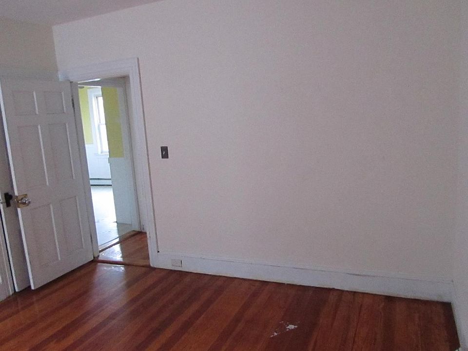 2nd image of 41 Felix St Fl 3rd