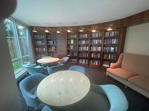 4th image of 600 N Fairbanks Ct #512