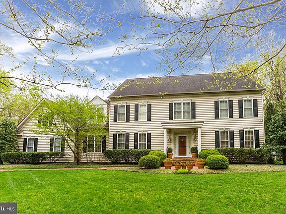 2nd image of 621 Brookstone Dr