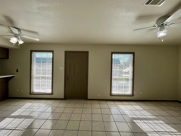 1042 W Village Ct #D — Photo 8