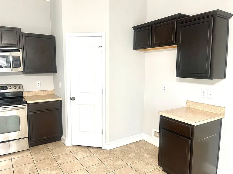 9918 Lamar Ave — Photo 11