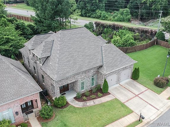 3rd image of 2410 McLean Cir