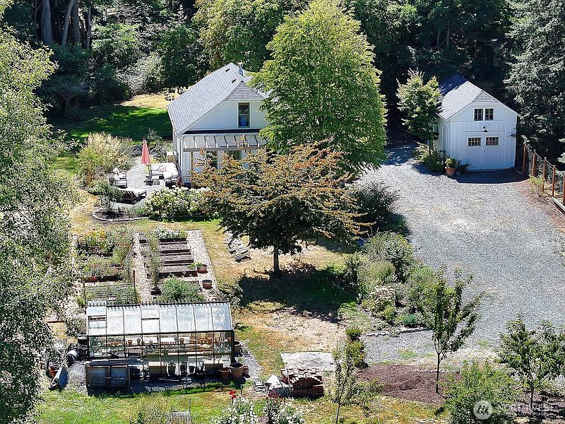 2nd image of 847 Saratoga Road