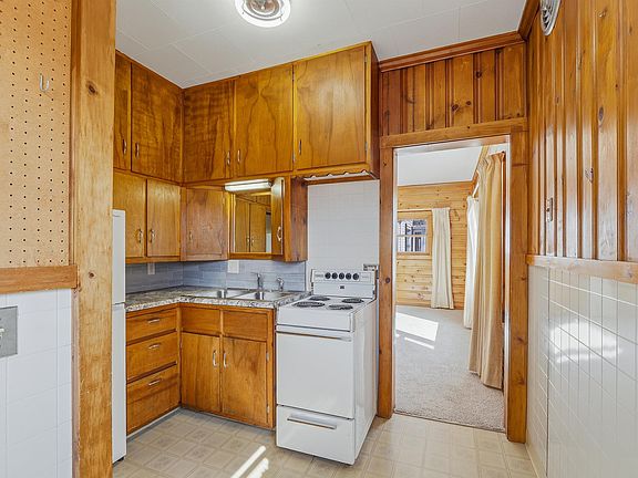 2nd image of 83 E 9th St