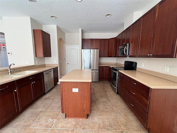 3rd image of 17800 Ayrshire Blvd