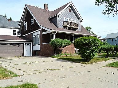 2nd image of 525 Owen St
