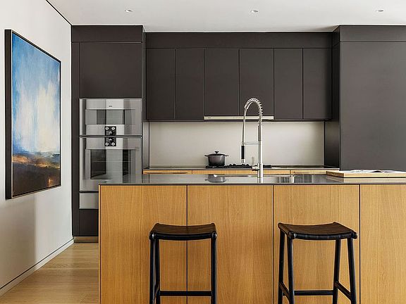 3rd image of 515 W 29th St APT 2S