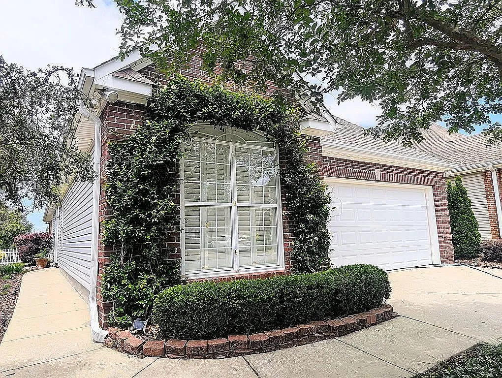 3 bed, 1936 sqft, $2,100 — Photo 2