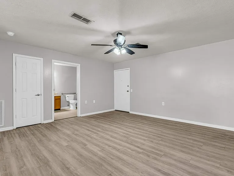 1011 4th Ave S #B10 — Photo 6