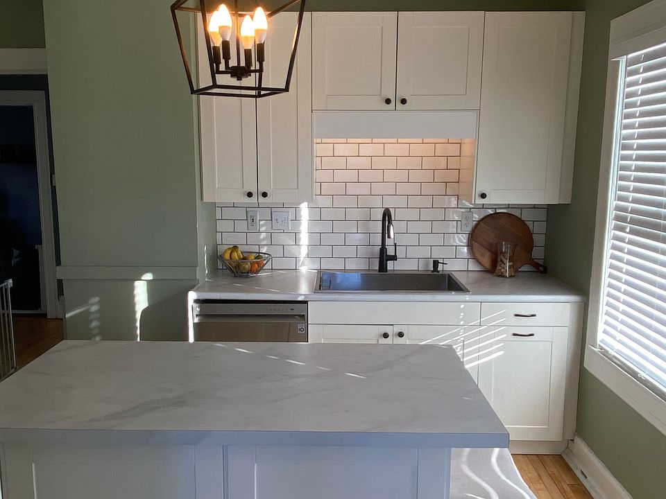 Kitchen with center island