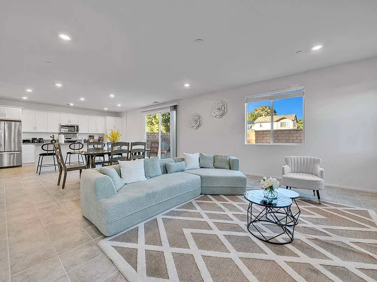 1705 Park Place Ln — Photo 7