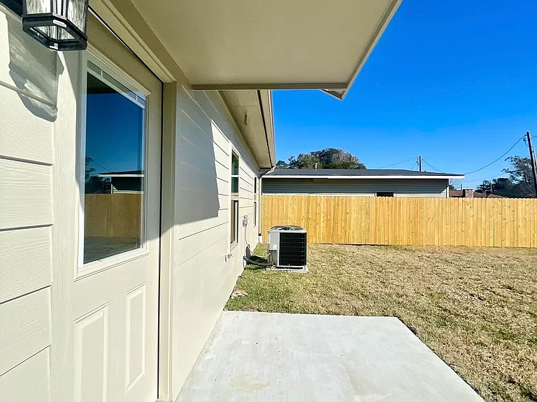 2507 Avenue G — Photo 15