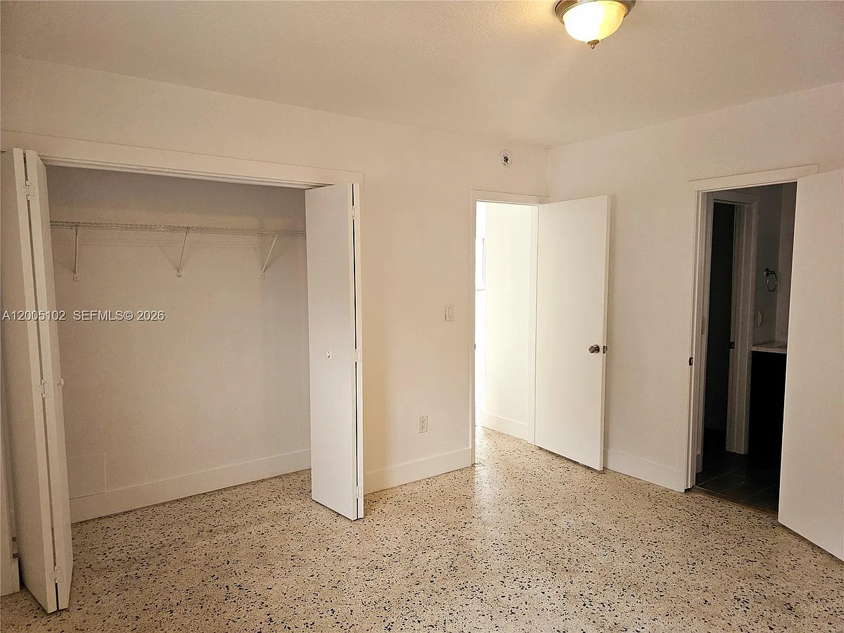 Building Photo - 1736 SW 3rd St #3