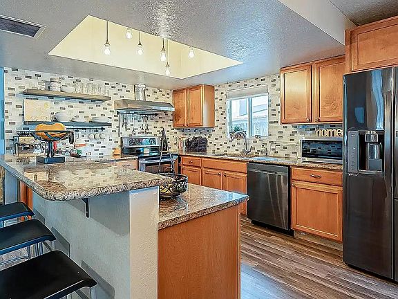 5th image of 4765 N Woodside Dr