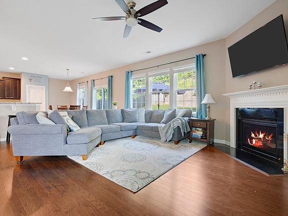 3rd image of 1869 Caprington Dr