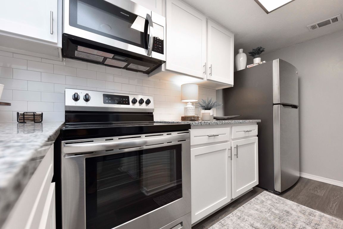 Stainless Appliances and Granite Counters