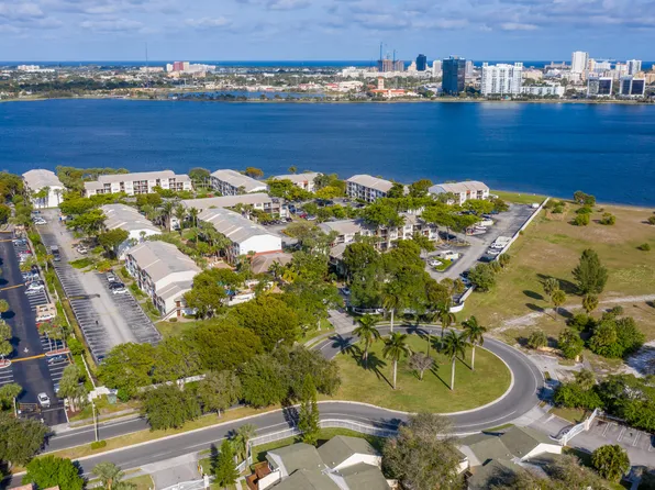 738 Executive Center Drive #32, West Palm Beach, FL 33401