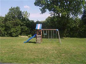 4th image of 18 Hilltowne Dr