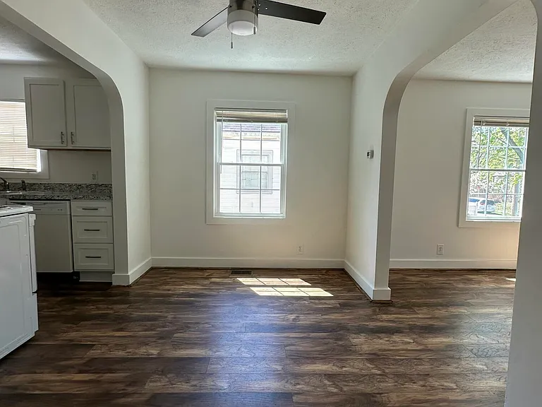 2411 S 5th St — Photo 5