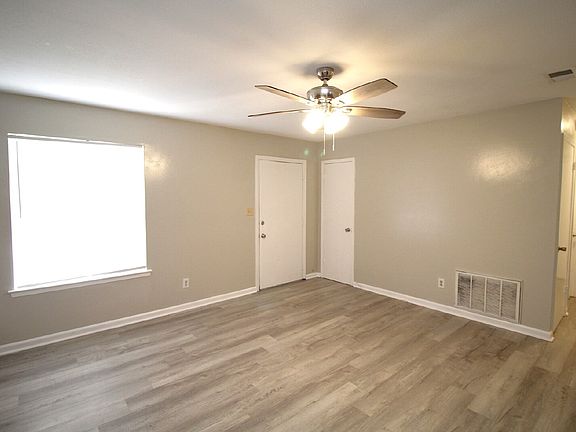 4th image of 3400 Green Briar Ct APT C