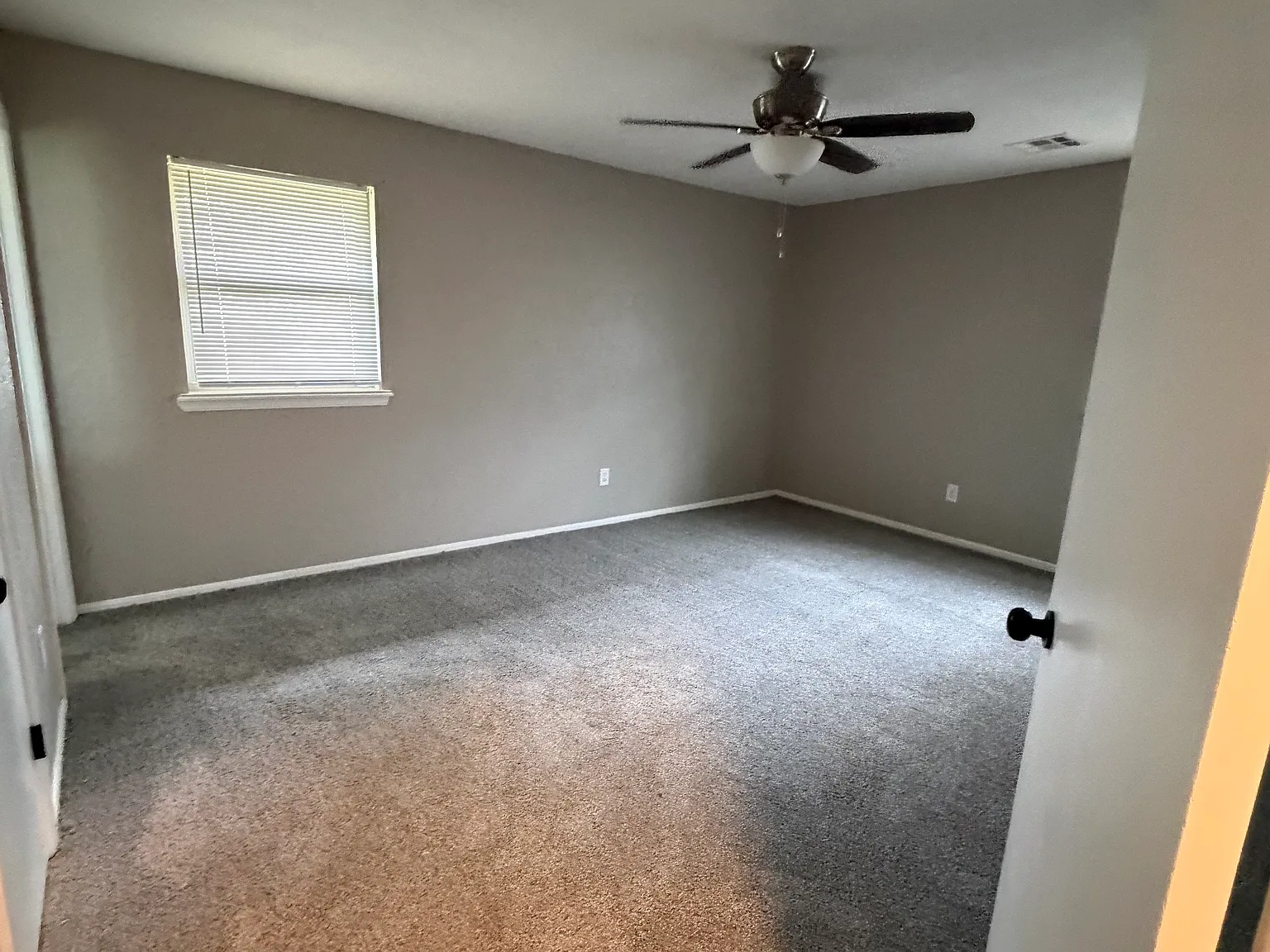3 bed, 1615 sqft, $2,200 — Photo 4
