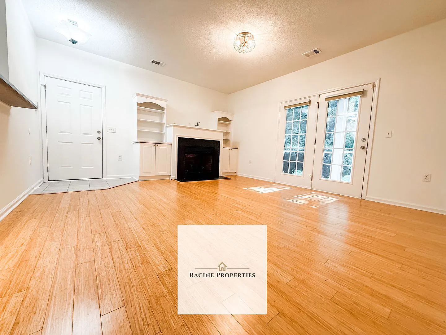 Ground floor 3 bd/2ba condo available Oct 1! — Photo 3