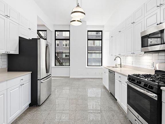 4th image of 93 Leonard St APT 6