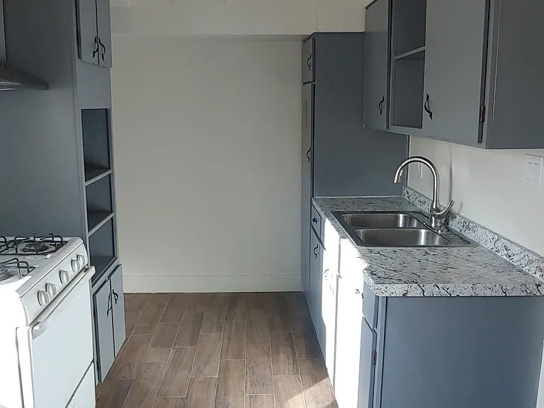 910 Mount Vernon Ave #6 — Photo 3
