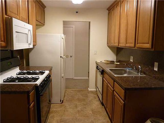 2nd image of 171 Doxbury Ln
