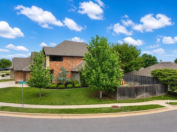 3rd image of 17400 Braken Dr